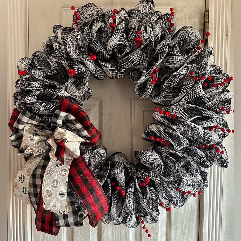 Black and White Christmas Wreath